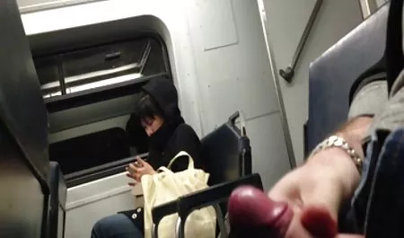 Un hombre con una cola de caballo y una a maduras chica en el Vice-Presidente