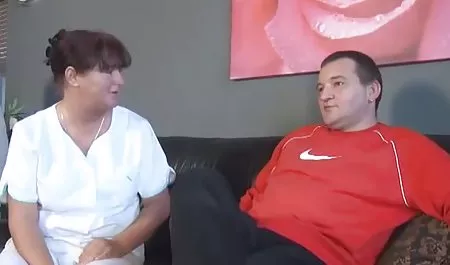 Aquí está maduras peludas cogiendo una colección de culo!