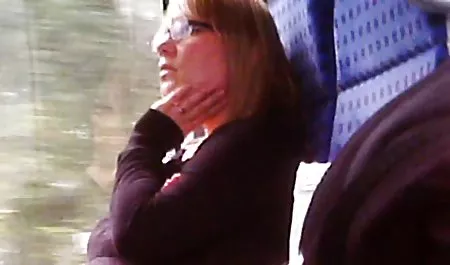 Peinar el cabello se frota miembro en maduras cuarentonas el culo