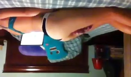 La gente de la saturación de disfrutar el cuerpo de un hombre señoras mayores cogiendo joven
