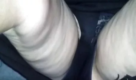 Disfrutar de un orgasmo mujeres maduras cogiendo en el cuarto de baño