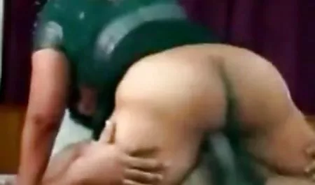 Mona Lee muestra pechos maduras latinas masturbandose perfectos