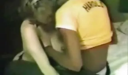 Número de videospornomaduras modelo comprobar lapdens en el regazo de la pareja