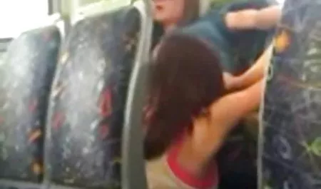 Diferencias sutiles en la relajación de los jóvenes en una discoteca maduras tetomas corruptos