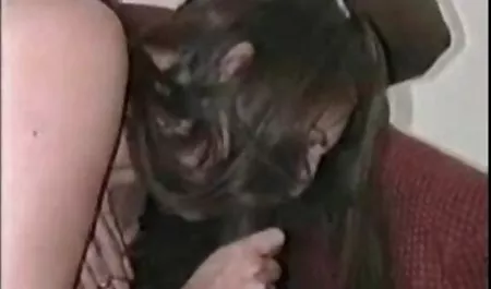 Rubia Jenna ivory remolinos en señoras maduras cogiendo un gallo negro