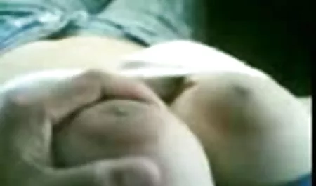 Joven esposa complacer a su marido en el cuarto de maduras españolas desnudas baño