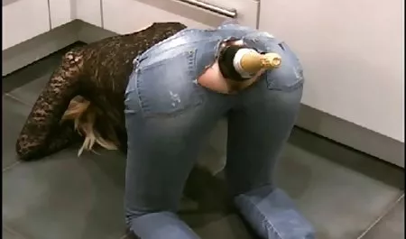 Una chica maduras muy cachondas quiere tener sexo con él.