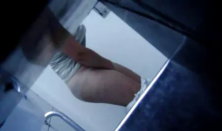 Tetona de videos de maduras cachondas Pollo masturbándose en el sofá