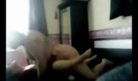 Firmemente, Kassondra maduras de 50 xxx Raine su novia en anal